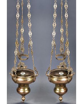 801-Dos lámparas votivas antiguas en bronce. España. s. XIX.