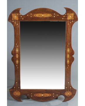 522-Elegante espejo modernista en madera de caoba. c. 1925.