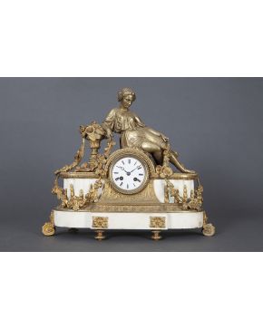 644-Reloj de sobremesa estilo Luis XVI. Francia s. XIX.