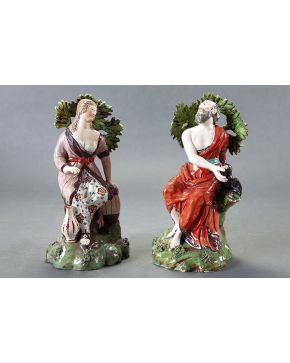 727-Pareja de figuras en cerámica esmaltada centro europea. s. XIX.