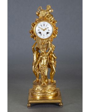 756-Reloj de sobremesa en bronce dorado. Francia. último tercio s. XIX.