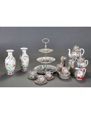 916-Pareja de jarrones en porcelana china. Familia Rosa. c. 1900.
