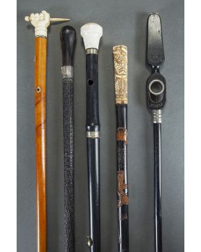 715-Gadget stick francés de finales s. XIX. Original caña de jardinero/botánico. patentada por Adrien Dubois. La punta inferior contiene una podadora pa