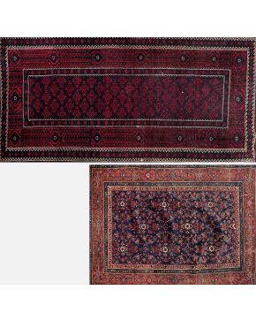 822-Lote de dos alfombras persas en lana y seda. Una de ellas Belutsch. Campos azul marino y colores complementarios rojo y crema.