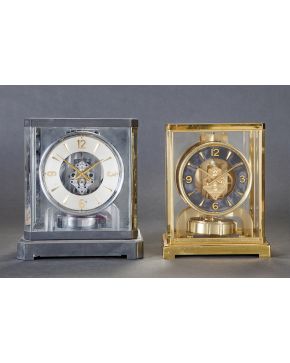 621-Reloj de sobremesa ATMOS JAGER LE COULTRE con caja de latón dorado.