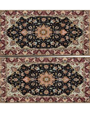 1142-Pareja de alfombras persas TABRIZ. Doble nudo de lana y seda. 