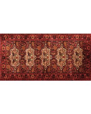 750-Rara y original alfombra BALUCH persa. De excepcional calidad. Provincia de Jorasán. en el noreste de Irán. Medidas: 194x105 cm.