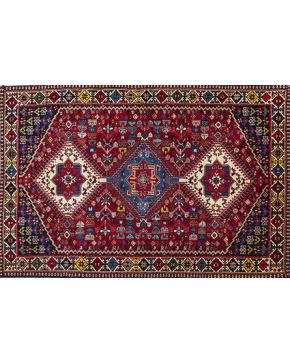 707-Lote de dos alfombras persas en lana sobre campo granate. Una de ellas Yalameh y la otra Ardebil. Sobre campos granate. 