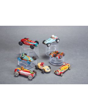 1391-Lote de siete coches de carreras de juguete en miniatura. en su mayoría japoneses. década 1950-60: Bear 3.Comet 9.Speed King.Lion 7.Peanut Ra