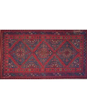 1384-Espectacular antigua alfombra caucásica KAZAK SOUMAK. Circa 1930. Región suroeste del Cáucaso. Pequeña restauración lateral realizada profesionalmente