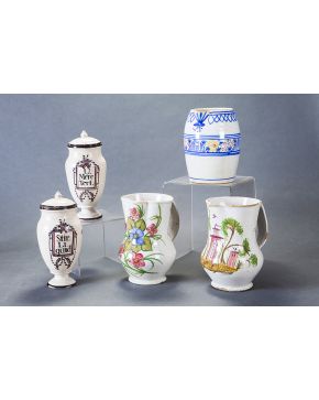 1135-Lote de tres jarras en cerámica levantina. s. XIX.