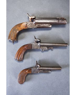 1420-Lote de tres pistolas de dos cañones para cartucho de espiga. s. XIX.
