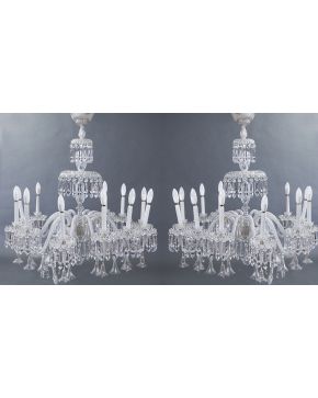 967-Gran pareja de lámparas de doce luces en cristal de Baccarat tallado. c. 1960.