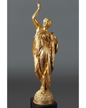 955-Gran escultura representando a Psique alada en bronce dorado al mercurio. Trabajo francés del siglo XIX. A comparar con obras del mismo tema del escul