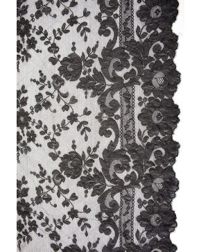 3046-Elegante mantilla negra antigua con encaje de Chantilly. 