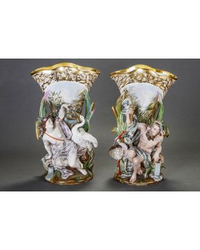 957-Gran pareja de jarrones en porcelana Viejo Paris. Francia c. 1860.