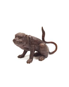 308-Animal en bronce pavonado. probablemente Japón s. XIX.