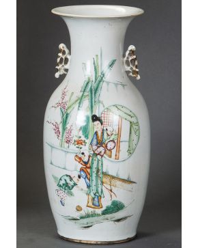 529-Jarrón en porcelana china. c. 1900.