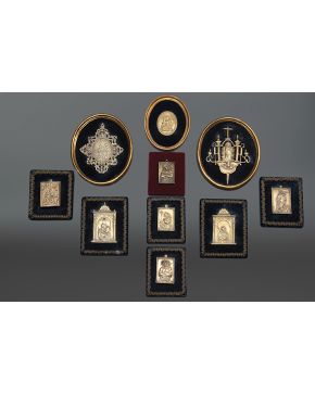795-Lote diez portapaces. placas devocionales etc...  en bronce dorado. Trabajo español. alemán e italiano. s. XVI-XVII. 
