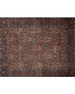 1068-Lote de dos alfombras persas en lana. Decoración vegetal y floral sobre campos granate y marrón.  Desgastes. 
