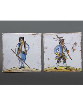 1188-Pareja de azulejos en cerámica levantina. s. XIX. con representación de personajes masculinos. 
