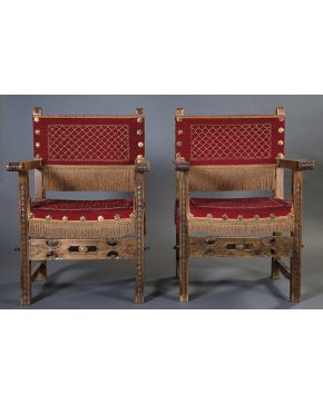 799-Pareja de sillones fraileros. siguiendo modelos españoles del s. XVII.