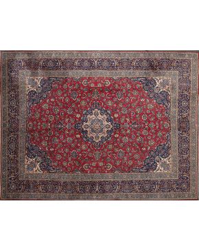 480-Elegante alfombra clásica persa. Kashan. con nudo fino.