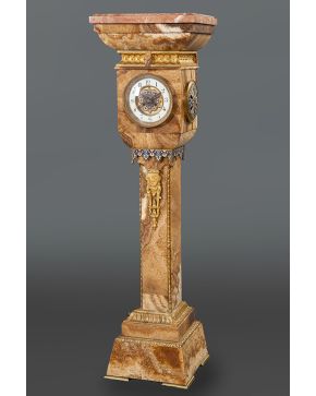 598-Reloj de columna. Francia. c. 1900.