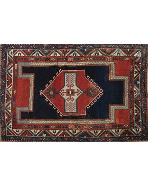 488-Antigua alfombra caucásica KAZAK FACHRALO. Circa 1870. Sur del Cáucaso. Pieza de colección. 