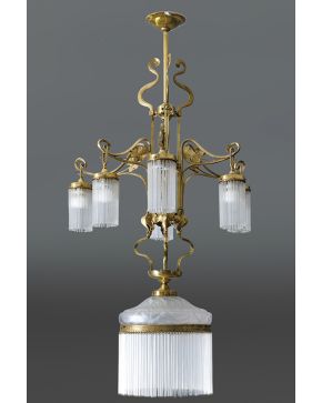 625-Lámpara de techo. Art Noveau en metal dorado con detalles en cristal.