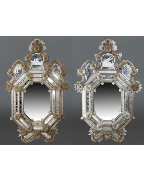 630-Muy importante y decoratíva pareja de espejos en cristal de Murano. s. XIX.
