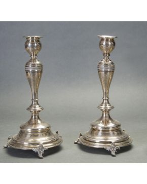 844-Pareja de candeleros en plata noruega punzonada. c. 1860. 