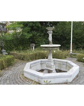 329-Gran fuente de jardín en mármol blanco. s. XX.