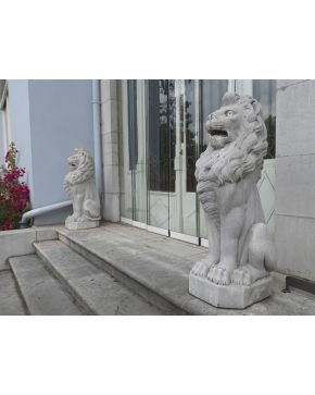 315-Pareja de leones en mármol blanco. s. XX.