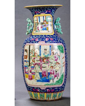 426-Jarrón en porcelana china Familia Rosa. ff. s. XIX.