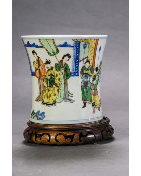 423-Bote de pinceles en porcelana china. ff. s. XIX.