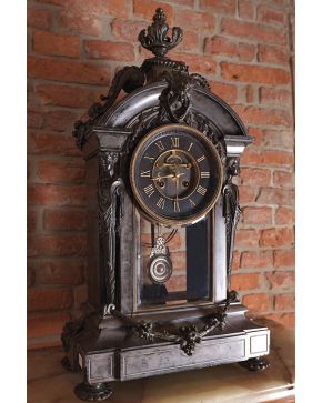 832-Reloj de sobremesa. Francia. s. XIX.
