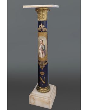 563-Columna-peana en porcelana de Sevres. 2ª mitad s. XIX.