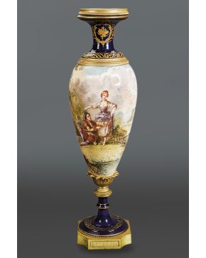 586-Jarrón en porcelana de Sévres. 2ª mitad s. XIX