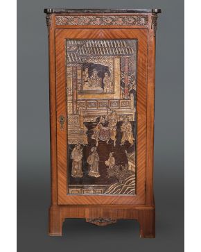 397-Armario en madera tallada. Francia. C. 1900.