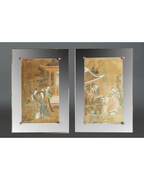 414-Pareja de sedas pintadas con decoración de escenas cortesanas. Enmarcadas con marcos de espejo. C. 1900.
