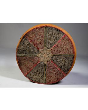 1003-Tapete circular estilo neonazarí. s. XIX.