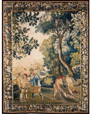 867-Tapiz de lana s. XVIII. con escena costumbrista tipo Teniers. Cenefa decorativa con motivos vegetales y de aves. 