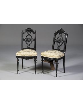 1020-Pareja de elegantes sillas del s. XIX.