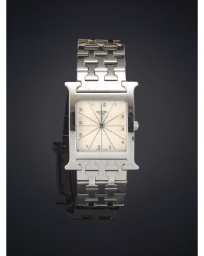 975-HERMES PARIS MODELO HEURE. Reloj de pulsera para señora con caja y brazalete en acero. Movimiento de cuarzo. Esfera lacada en blanco y sectorizada. 