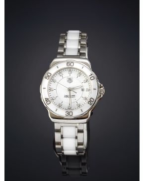 977-TAG HEUER Reloj de pulsera para señora con bisel y brazalete en acero y cerámica blanca combinada. Esfera blanca de cerámica blanca y brillantes. ag