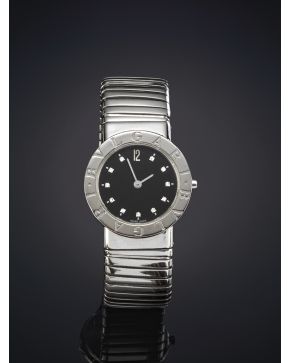 978-BVLGARI Clásico reloj de pulsera para señora con caja en acero y brazalete tubo gas. Esfera lacada en negro y chispitas de diamantes engastados como