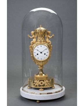 641-Importante reloj de sobremesa neoclásico. Francia ff. s. XVIII.