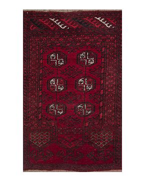 831-Lote de tres alfombras persas en lana. dos de ellas pareja. sobre campos azul y granate. Decoración de motivos geométricos. 