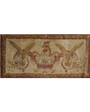 737-Antigua alfombra-tapiz en lana con decoración de gallo y palmas y cenefa de flores. 